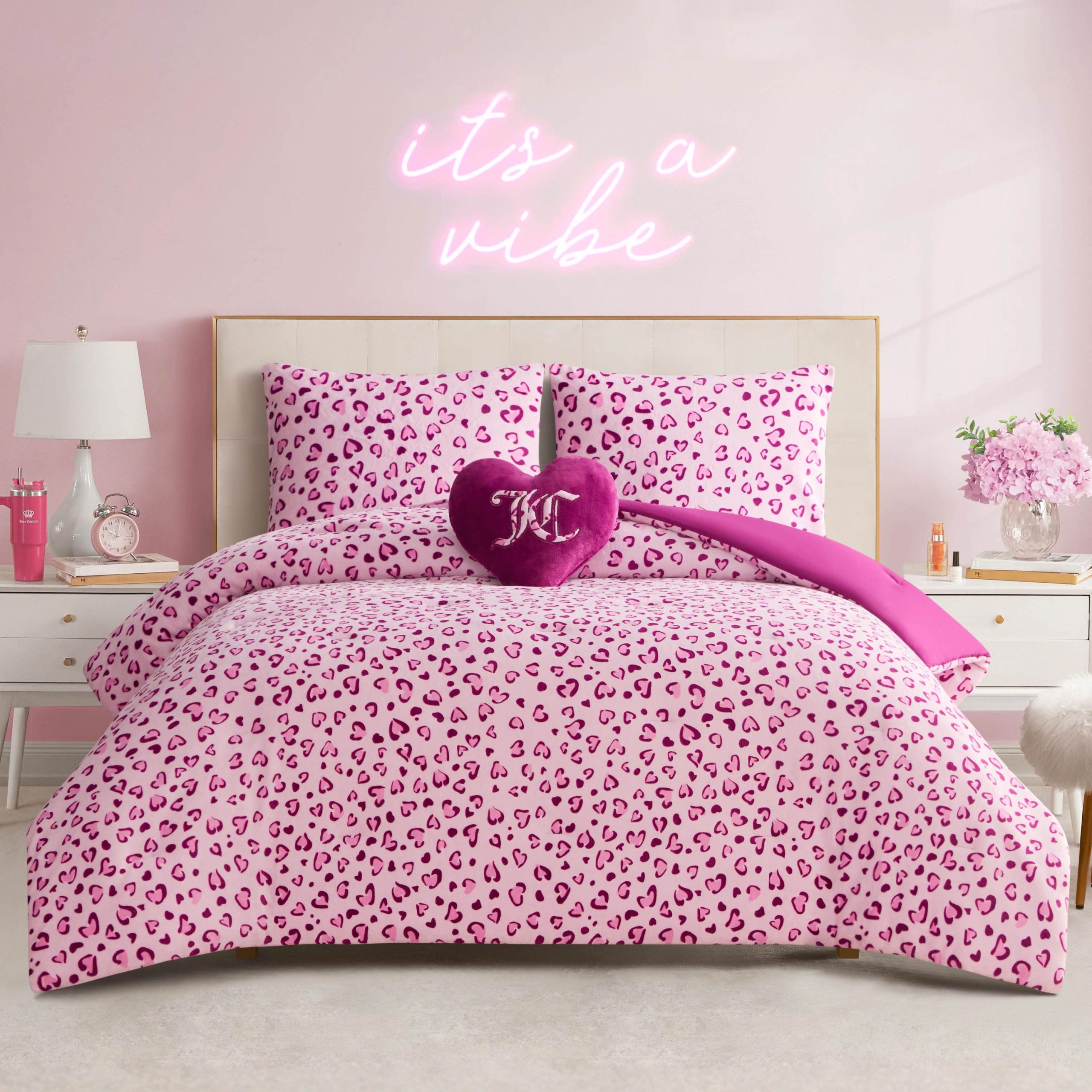 Plush Reversible Leopard Hearts Comforter Set - Image 6