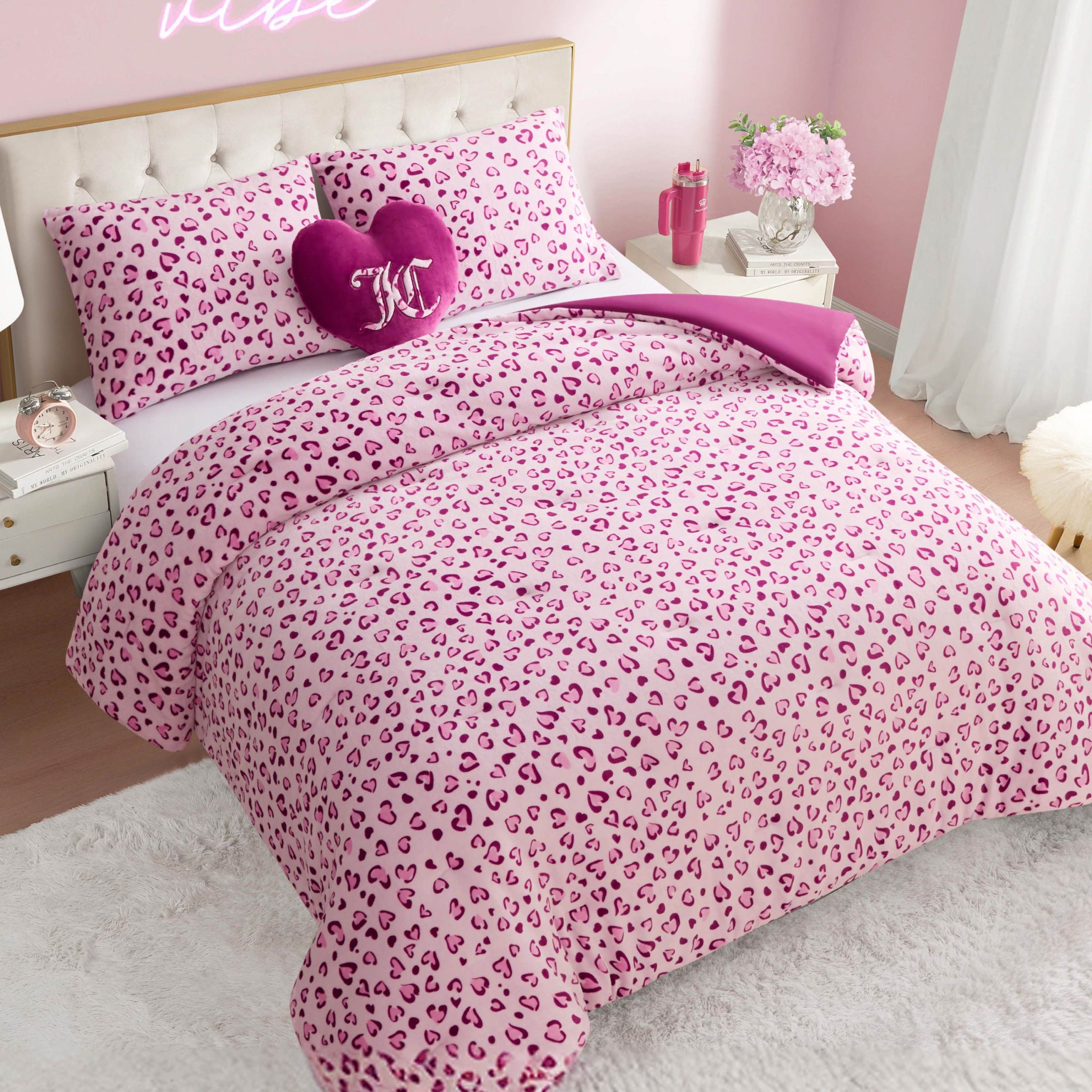 Plush Reversible Leopard Hearts Comforter Set - Image 7