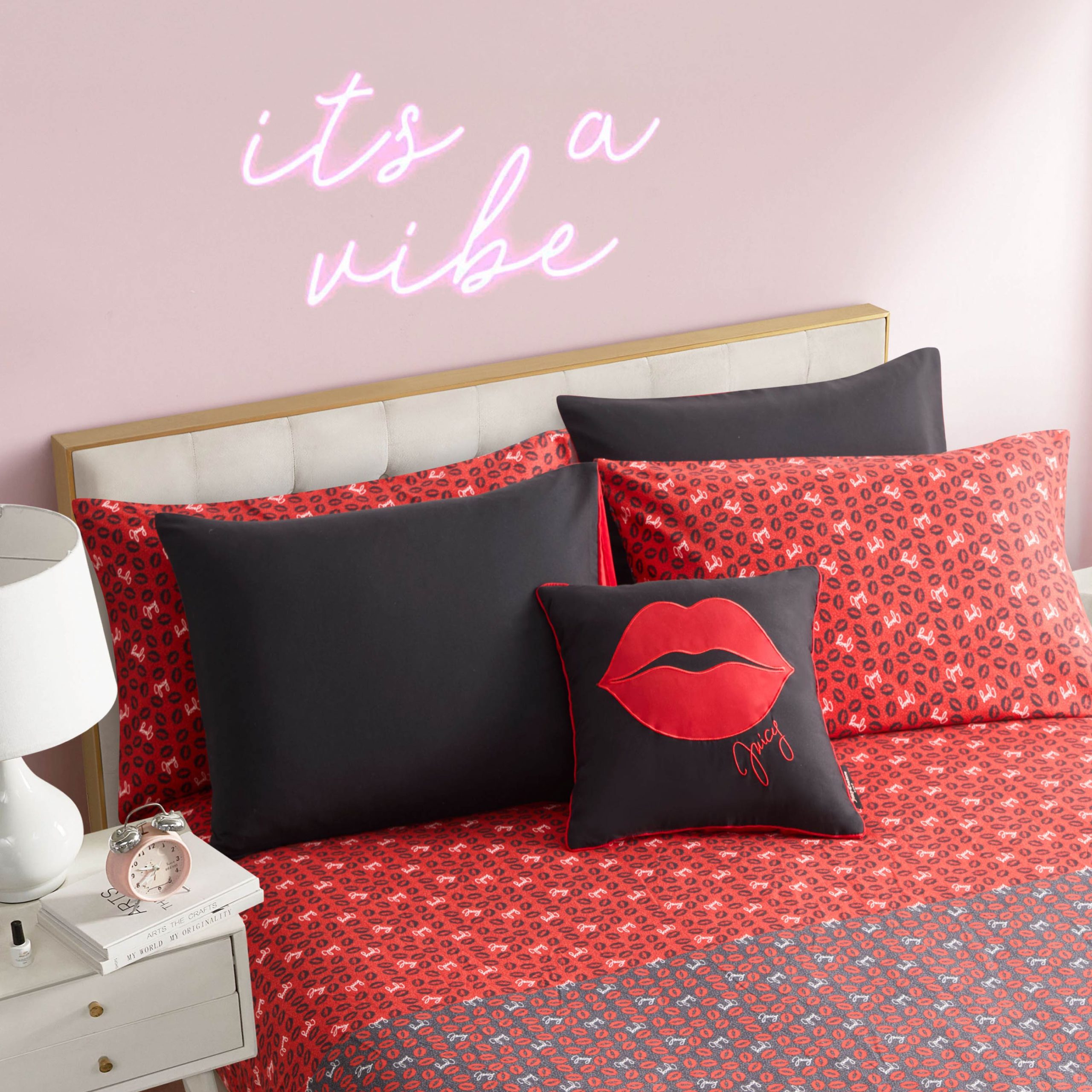 Cheetah Rebel Lips Solid Reversible Bed in a Bag Bedding Set - Image 8