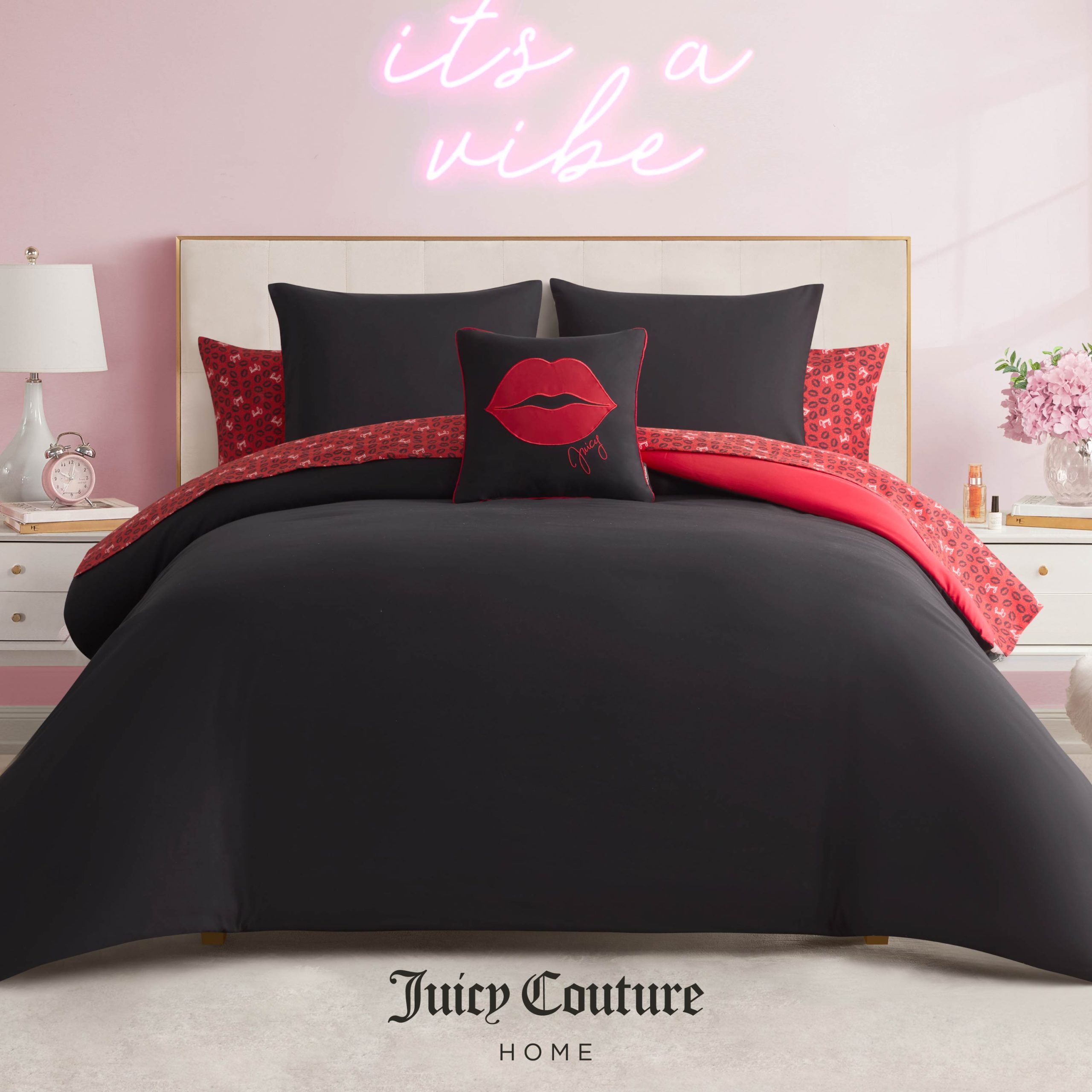 Cheetah Rebel Lips Solid Reversible Bed in a Bag Bedding Set