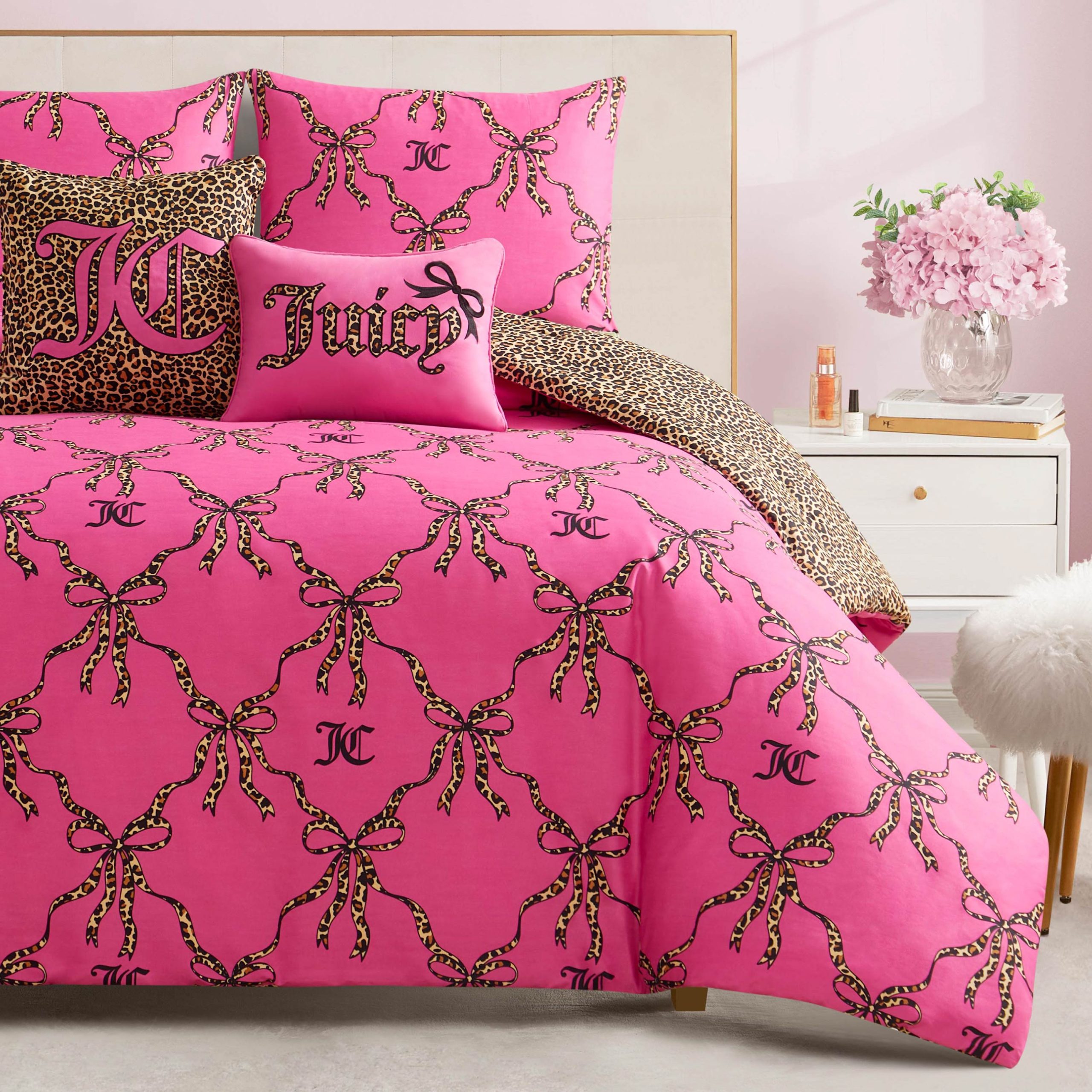 Cheetah Bow Trellis Reversible Comforter Set - Image 6