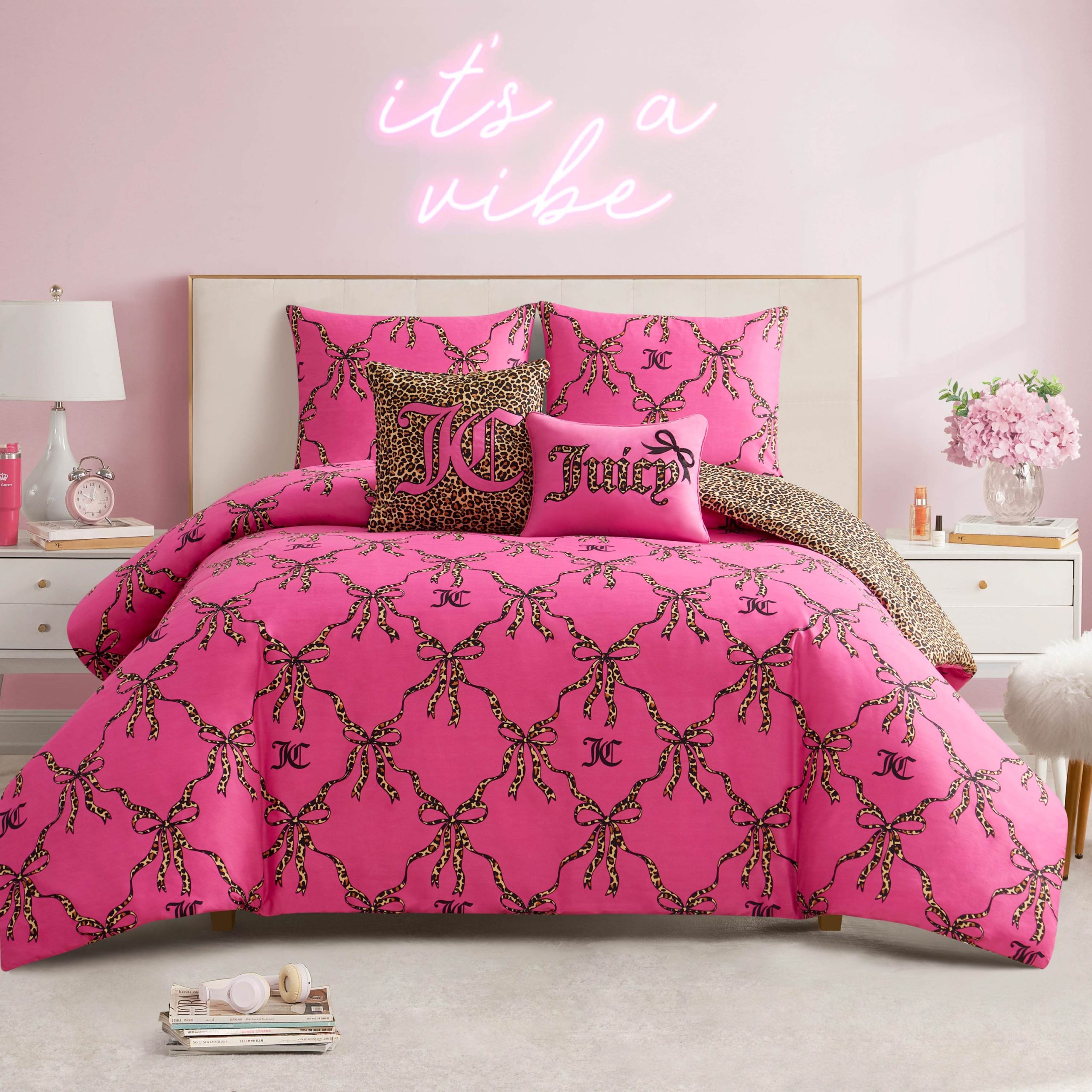 Cheetah Bow Trellis Reversible Comforter Set